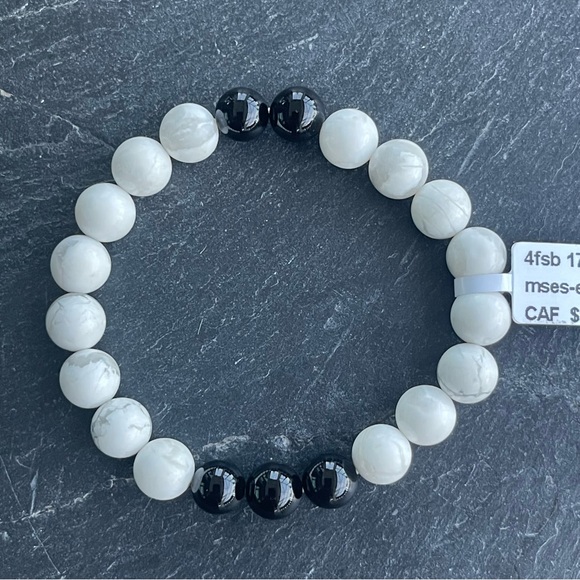 Elegant Black Onyx and Howlite White Beaded  bracelet 6-6.5” - Picture 1 of 7